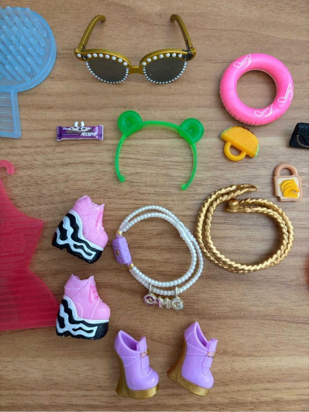 L.O.L. Surprise! Accessory Mix in Pink, Green, Purple, Gold and Black